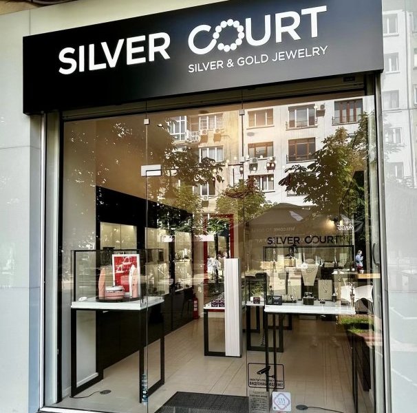 Специално предложение и sneak peek на новата колекция на UNOde50 в SILVER COURT на бул „Витоша“