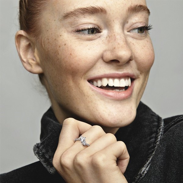 HIGH-191198C01-ABC123-MODEL-eCOM-01-RGB.jpg
