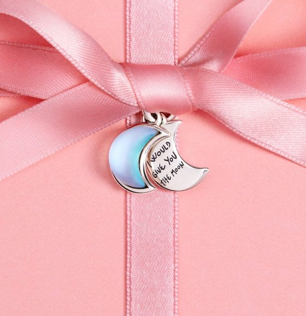   Идеи за коледни подаръци за Нея  