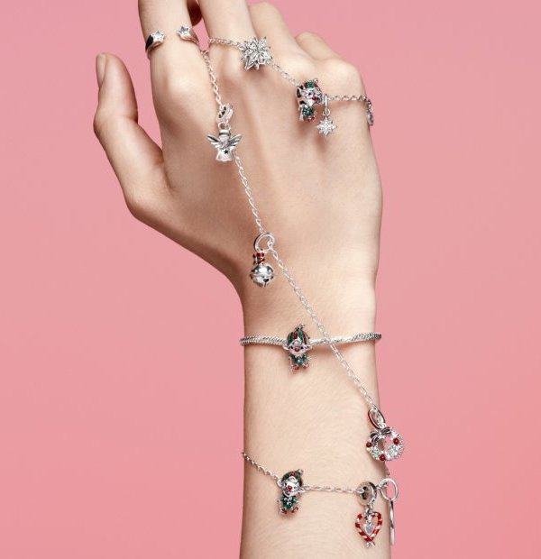   Коледа с талисмани Pandora!  