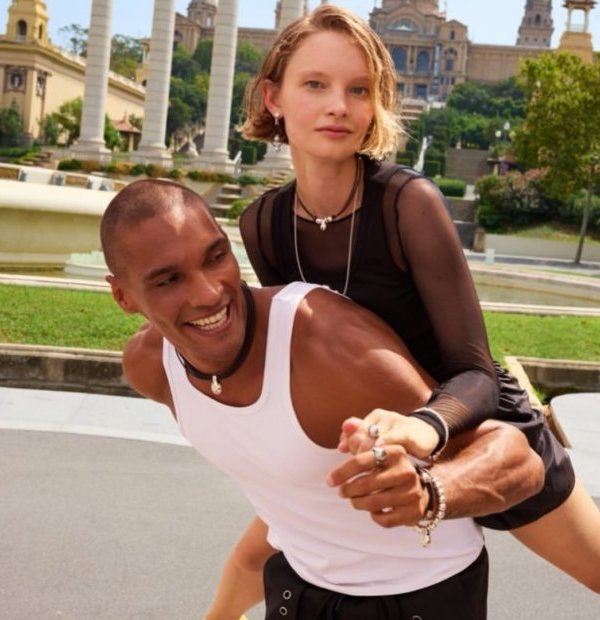   Gravedad от UNOde50 е тук!  